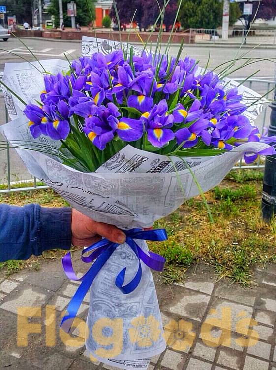 Букет «101 ирис» за 31 624 руб.